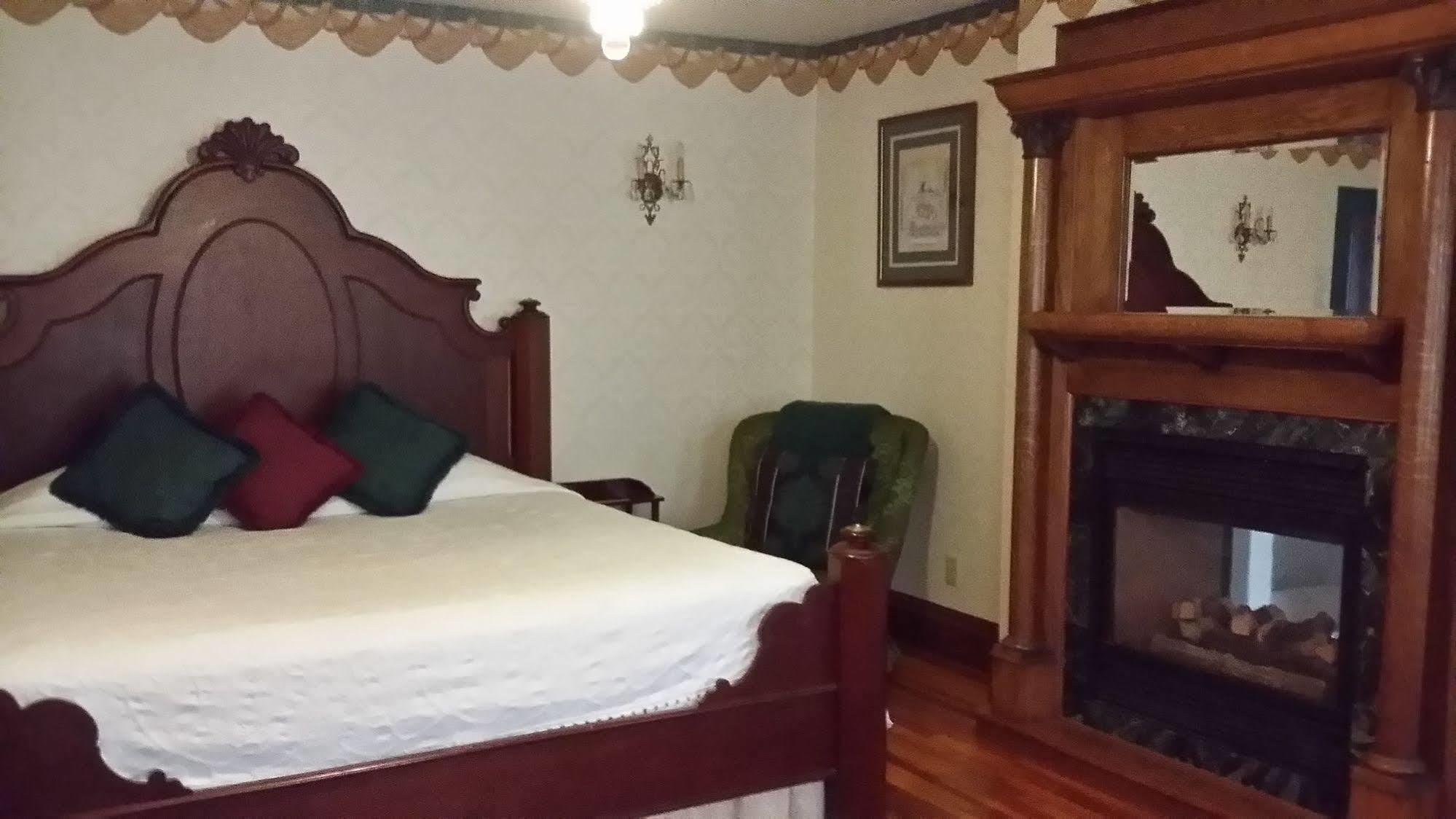 Chestnut Charm Bed & Breakfast Атлантик  Екстер'єр фото