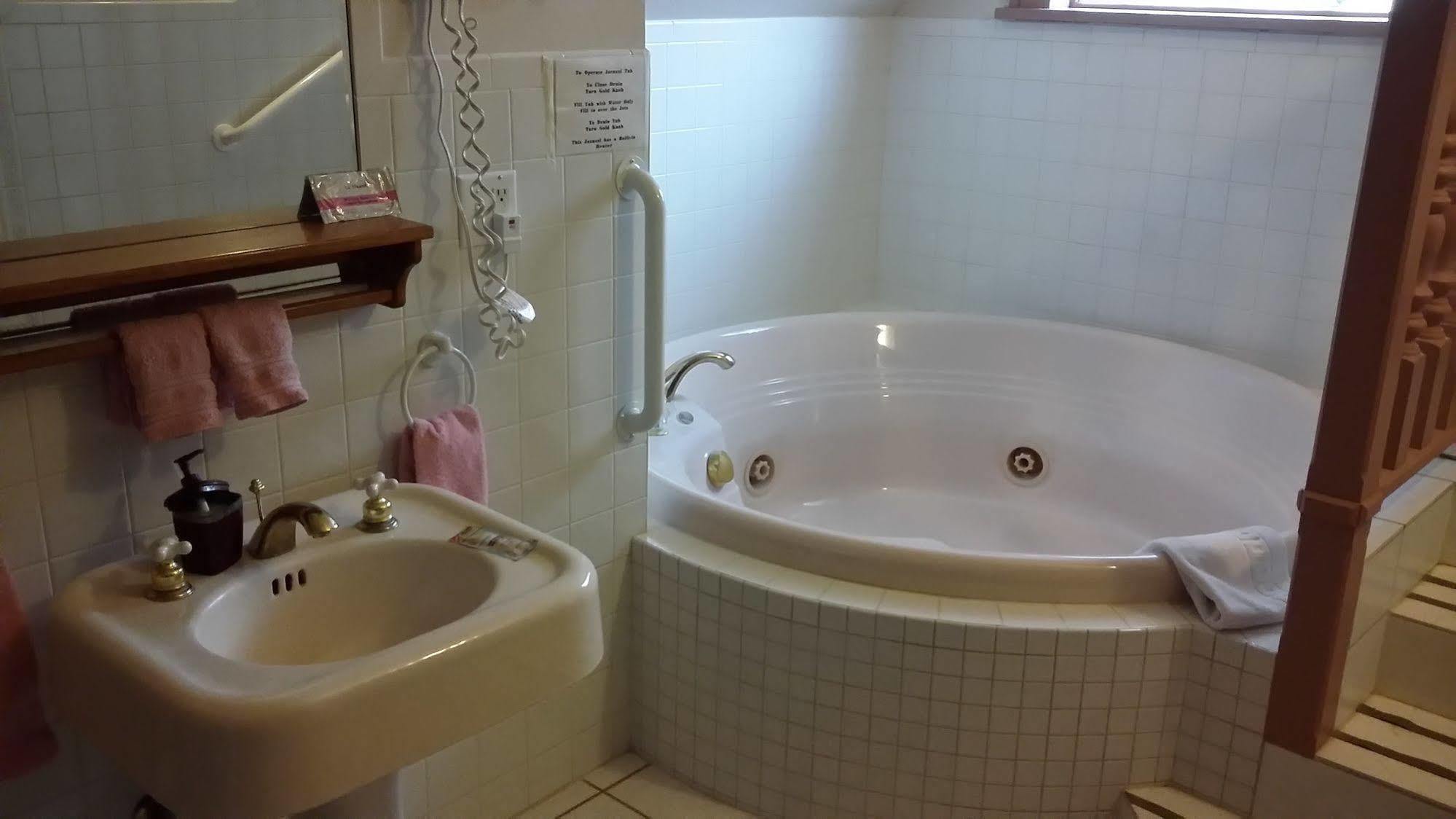 Chestnut Charm Bed & Breakfast Атлантик  Екстер'єр фото