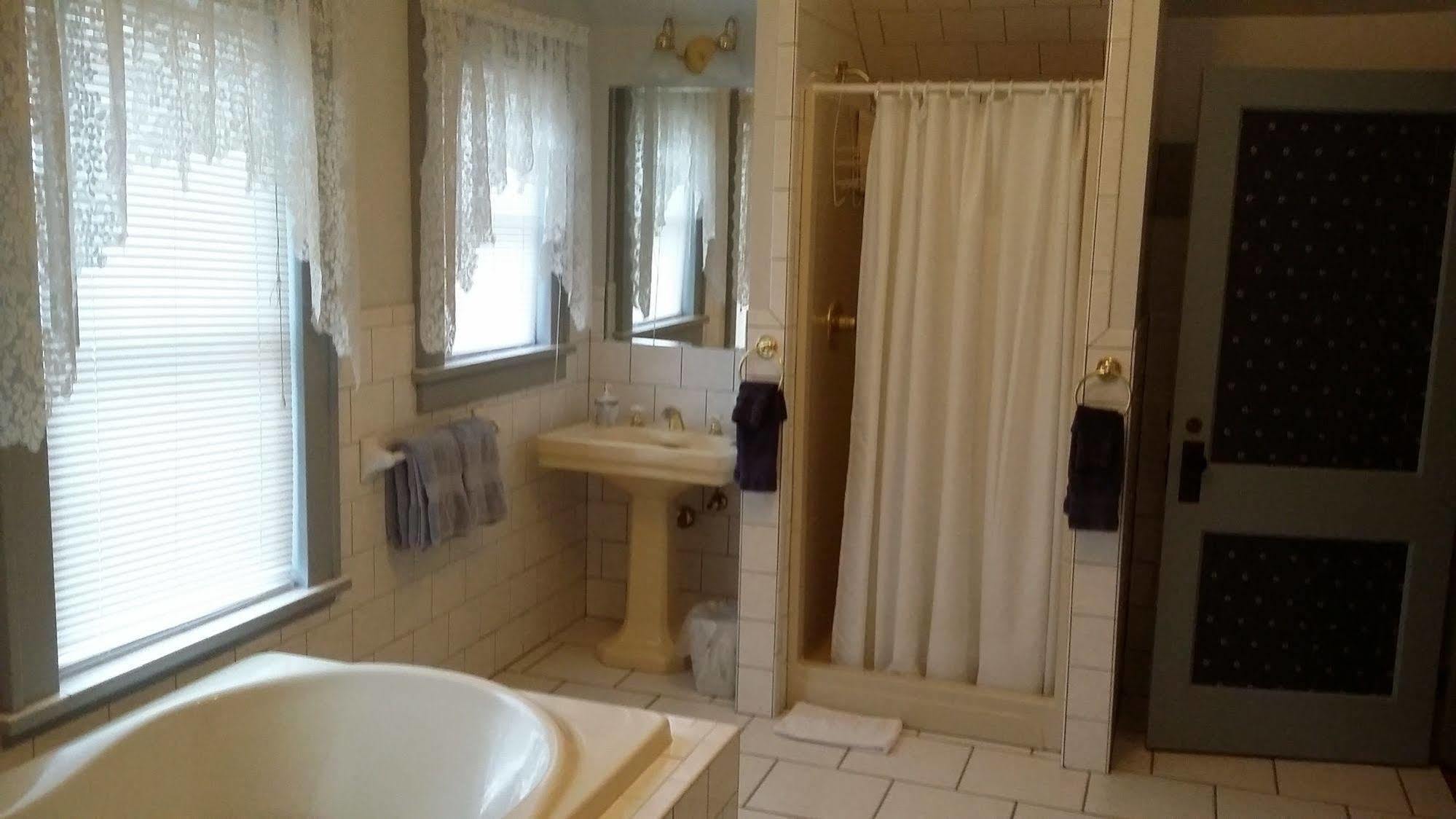 Chestnut Charm Bed & Breakfast Атлантик  Екстер'єр фото